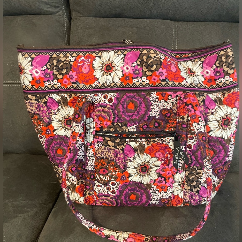 Vera Bradley tote bag. Has pockets all round the inside.